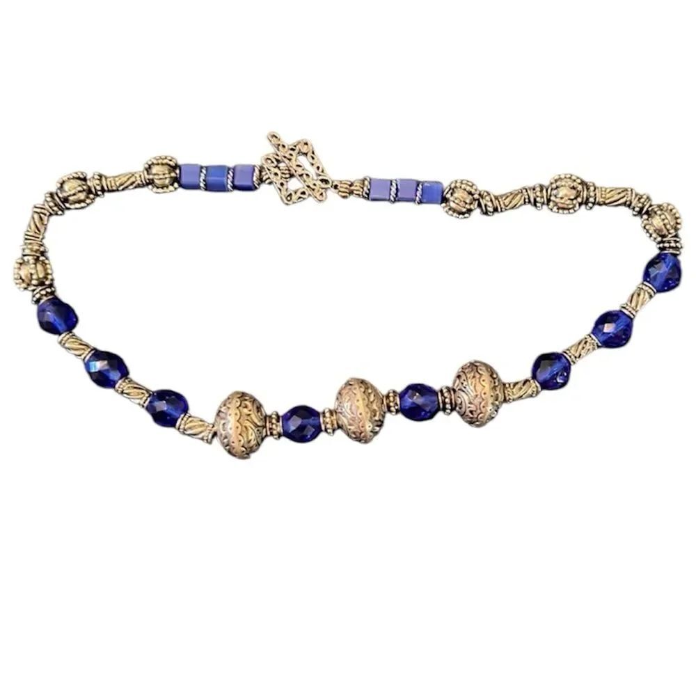Stunningly beautiful blue and silver color bead necklace with toggle closure EUC